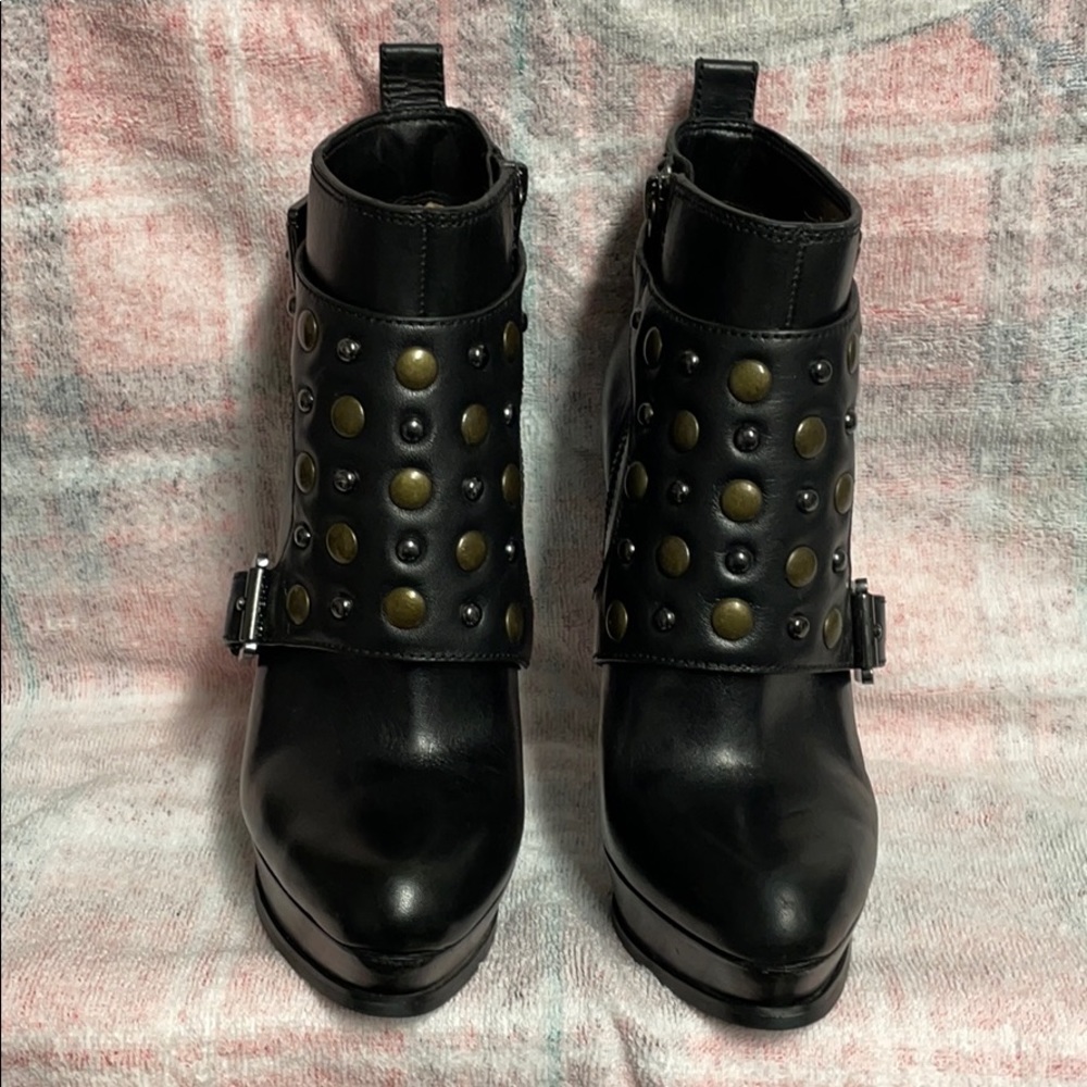 Size 6 amazing comfortable heel